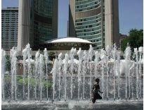 Toronto City Hall © Lucy Izon
